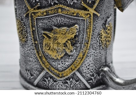 Volumetric beer mug with the image of a wolf on the shield.