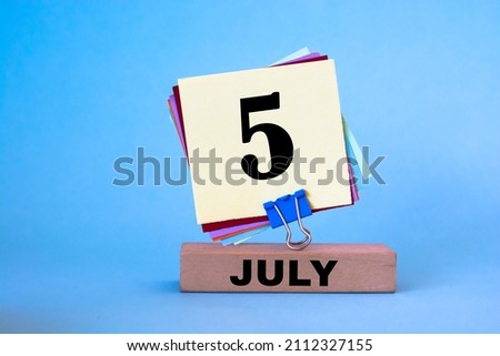 July 5 written on a calendar to remind you an important appointment.