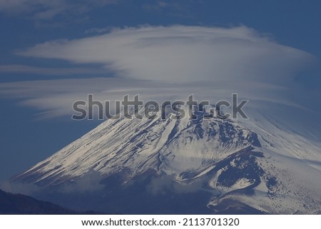 Mt. Fuji in winter seen from Mishima City, Shizuoka Prefecture. A winter picture of Mishima drawn with the blue sky and clouds in winter. A momentary sky that can never be seen again. 