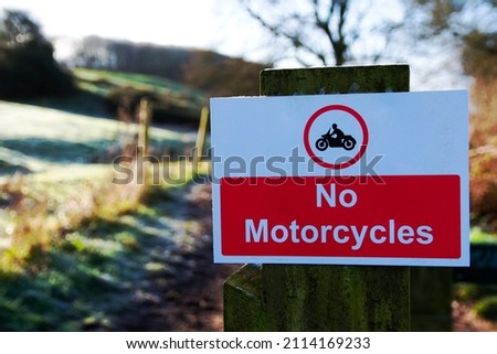No Motorcycles sign on a countryside path.