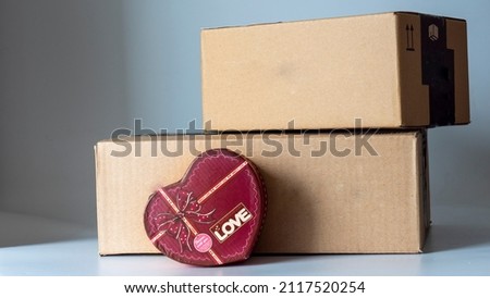 Brown cardboard boxes on white background. Suitable for food, cosmetic or medical packaging. boxes used in cargo transportation. They are cardboard boxes used in online shopping sales. with heart box