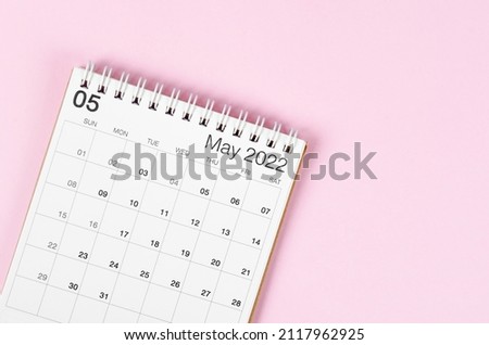 May 2022 desk calendar on pink background with empty space. Royalty-Free Stock Photo #2117962925