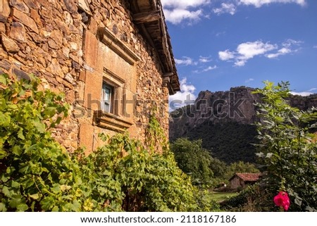 In the Cantabrian Mountains at the foot of the Picos de Europa National Park, in Cantabria, we can find villages with a special charm, where nature and man go hand in hand.
