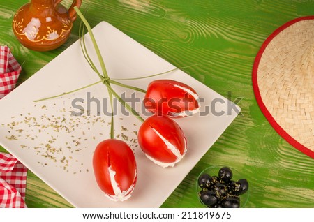 Tomato tulips stuffed with fresh cheese, a creative starter