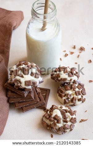 Cookies with chocolate chips and milk