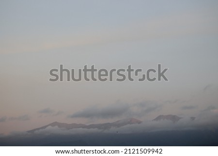 The view in the morning is the mountains covered with clouds, the photos are taken from a distance and do not take advantage of the lighting because there is not much sunlight that appears