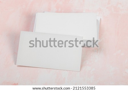 Business cards blank mockup on pink marble background mockup for design