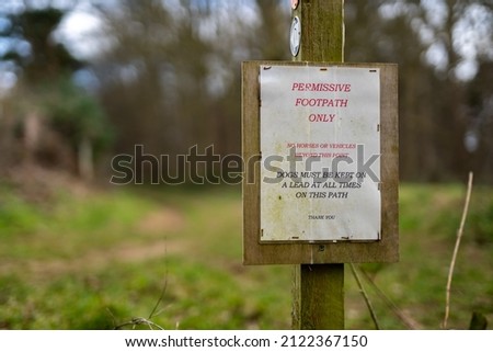 A rural countryside information sign informing the public that no horses or vehicles are allowed beyond this point and that all dogs must be kept on a lead while in the area