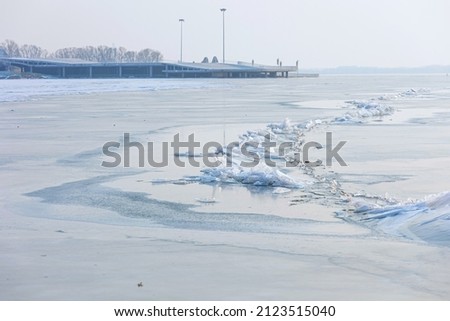 In winter, the whole lake freezes over