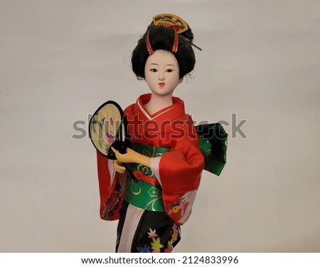 A beautiful statue of an Asian lady