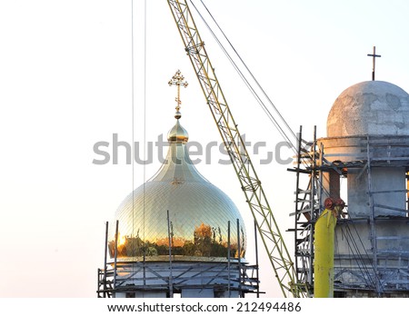 The dome of the church under construction