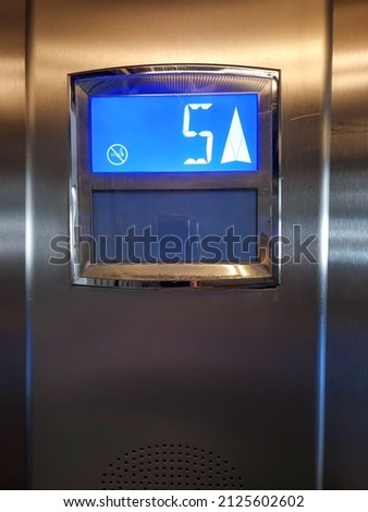 Screen of an elevator indicating the fifth floor and the no smoking sign