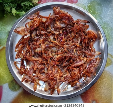 This picture shows fried onions, used as an ingredient in a Punjabi dish called rajma (kidney beans curry).