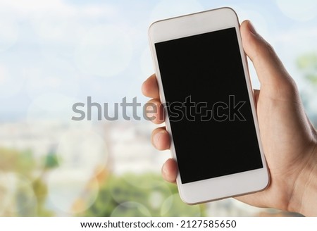 Hand hold a smartphone with a blank screen Royalty-Free Stock Photo #2127585650