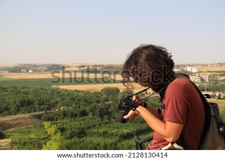 A young man photographing the landscape of Diyarbakir. (Turkey)