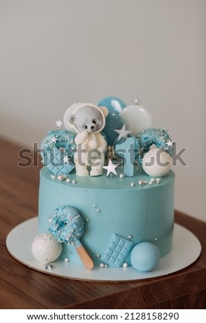 A beautifully decorated cake for your first birthday.