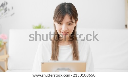 Young woman using a tablet computer.