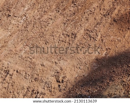 Red-orange soil. The topsoil is a rough, smooth surface caused by digging the soil to make a well.  used for agriculture  The soil is suitable for cultivation for good drainage.