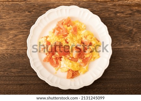 Mayosote of tomatoes and fluffy eggs