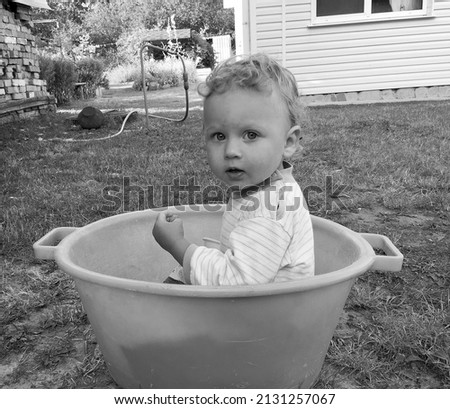 Beautiful baby boy with child face posing photographer for color photo, cadre consisting of baby boy in child image, caucasian expression face, healthy baby boy in child face relaxing for good shot