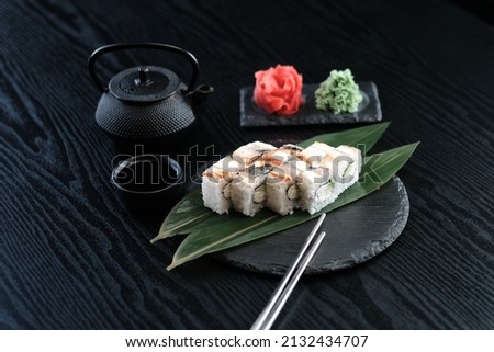  sushi with rise fish  caviar shrimp cucumber mango