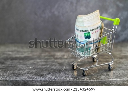 Russian rubles in a grocery basket. banknotes of 1000 rubles. Selective focus