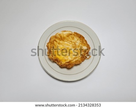 Picture of fried egg on a white plate