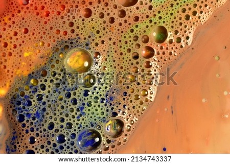 The picture shows a texture pattern formed by a large number of small bubbles on a brown background.