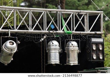 lighting system for outdoor rock event stage, or music in general. with speakers and lights