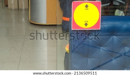 Social distancing sign in shopping centre.