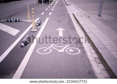 one-way bike lane through the city center