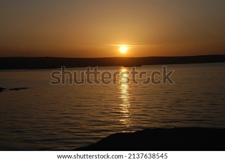 image of the setting sun on the sea