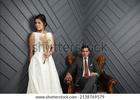 Romantic couples activities during prewedding session