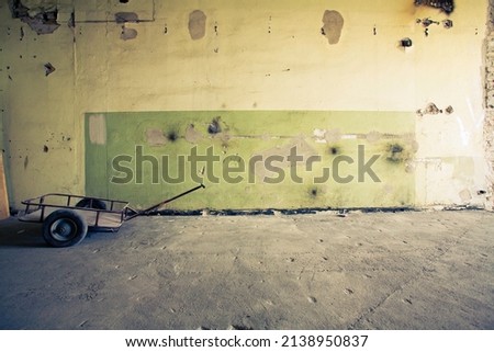 Photographys of the insides of an old, shut down production complex in Berlin.