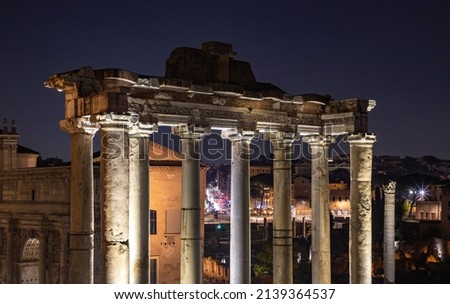 A picture of the Temple of Saturn at night.