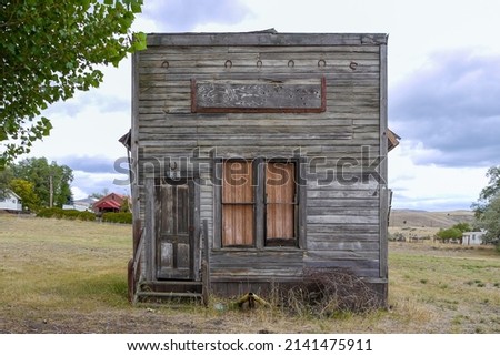 Facade of abandoned wooden house, Antelope, Oregon, USA