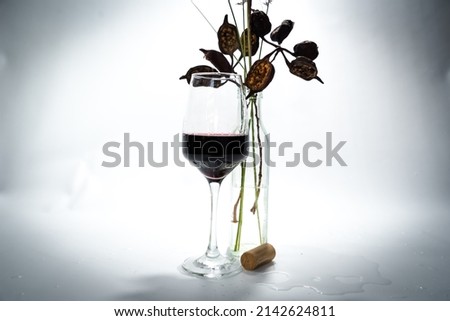 Red wine in the glass with a soft bottom, garnish on the side, Pour alcohol