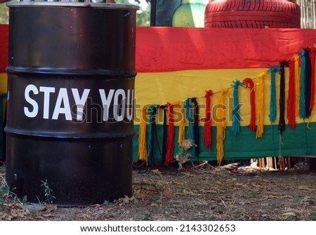 Black barrel, with message of the day. Stay you.