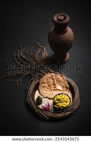 
pithla bhakhri indian traditional food