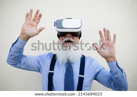 Happy senior hipster man using virtual reality headset - Focus on vr goggles