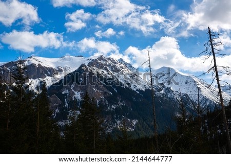 Picturesque rocky landscape of Tatras mountain range in early spring ..