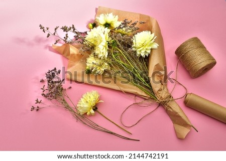 florist work on the table