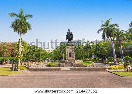 Mahatma Gahdhi statue in the center of Mumbai, India Royalty-Free Stock Photo #214477552
