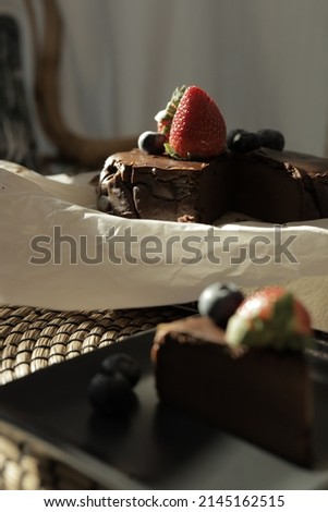 chocolate cheese cake with strawberry dessert background wallpaper picture