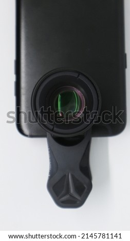 disassembled lens or "lensbong" for smartphone cameras makes photos better