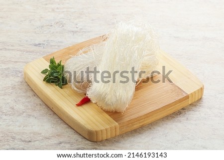 Raw cellophane noodles for bowling and cooking