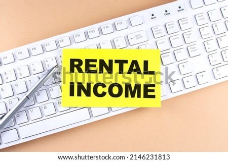Text RENTAL INCOME text on sticky on keyboard, business concept