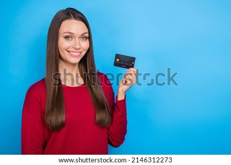 Photo of nice millennial lady show card wear burgundy pullover isolated on blue color background