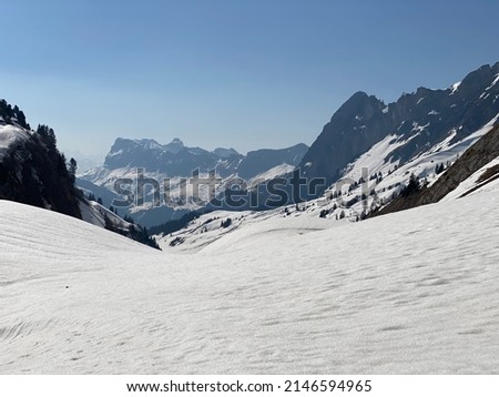 Melting snow cover and early spring ambience in the alpine valleys and icy peaks of the Glarus Alps mountain massif - Canton of Glarus, Switzerland (Schweiz)