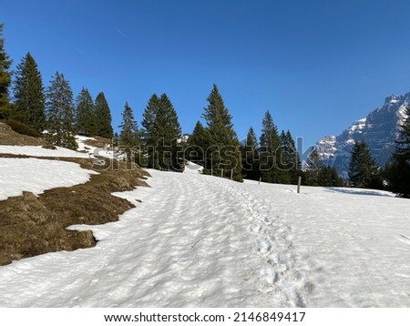 Wonderful winter hiking trails and traces in the alpine valleys and icy peaks of the Glarus Alps mountain massif - Canton of Glarus, Switzerland (Schweiz)